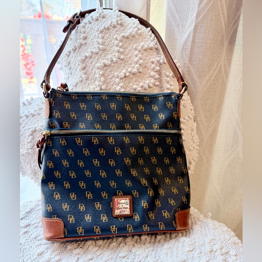 Dooney and Bourke Gretta Shoulder EUC Classic Old Money Bag Navy - Picture 13 of 13